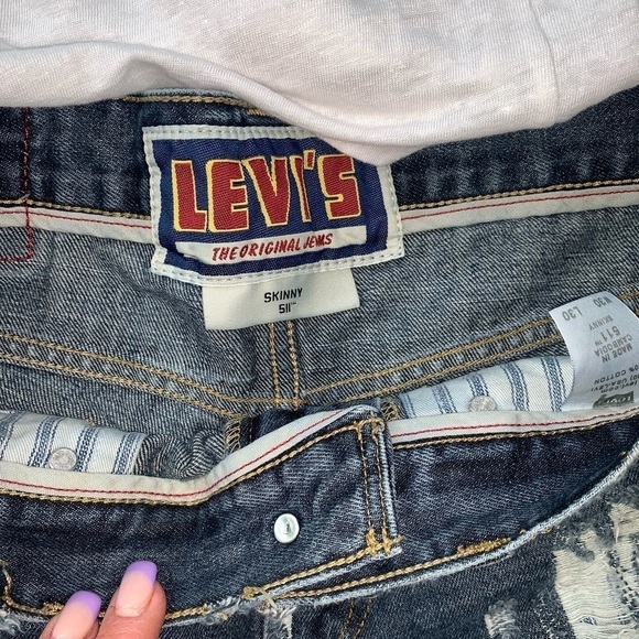Levi’s THE ORIGINAL DISTRESSED JEANS SHORTS - Picture 2 of 9